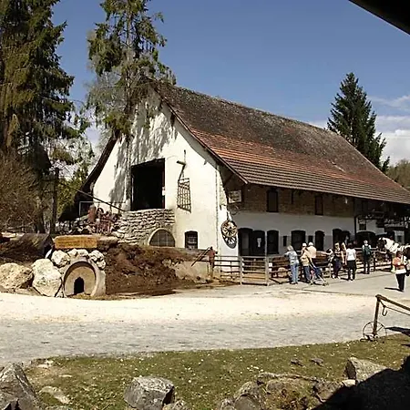 Hotel Erlebnisgastronomie Lochmuhle 3*