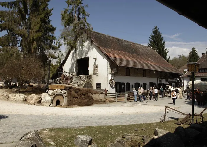 Erlebnisgastronomie Lochmuhle فندق